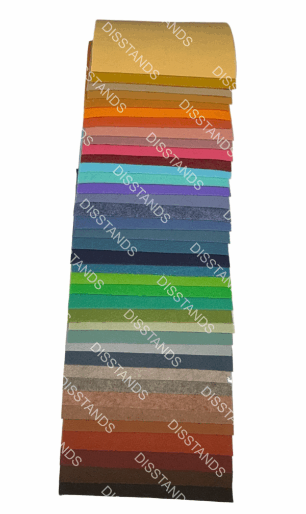 Vista frontal muestrario moqueta ecológica 30 colores degradado cromático completo