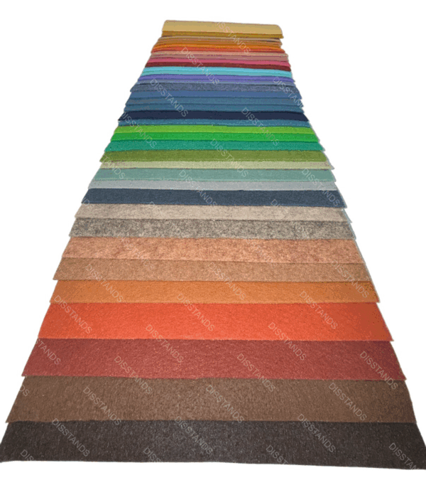 Vista frontal muestrario moqueta ecológica 30 colores degradado cromático completo