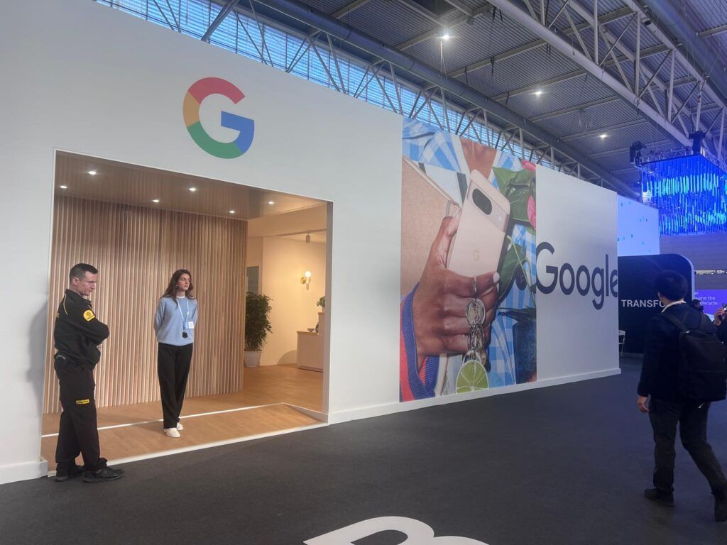 Montaje moqueta a Google