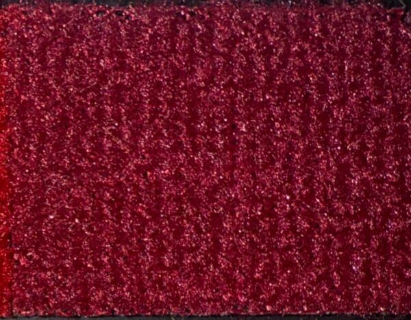 Detalle de textura de moqueta Timelediss tipo rizo en tono morado púrpura vibrante