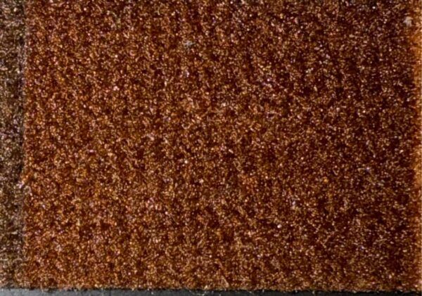 Detalle de textura de moqueta Timelediss tipo rizo en tono morado púrpura vibrante