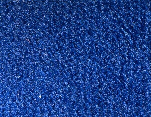 Detalle de textura de moqueta Timelediss tipo rizo en tono morado púrpura vibrante