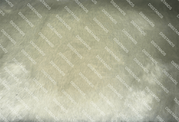 Detalle de textura de moqueta tipo pelo en tono beige caramelo con acabado suave y denso