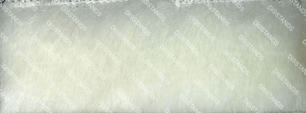 Detalle de textura de moqueta tipo pelo en tono beige caramelo con acabado suave y denso