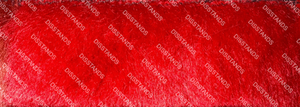 Detalle de textura de moqueta tipo pelo en tono beige caramelo con acabado suave y denso