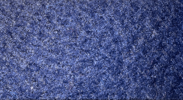 Detalle de textura de moqueta Pigalldis tipo rizo con fibras compactas en tono gris oscuro