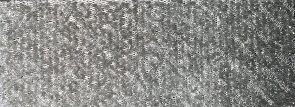 Ficha técnica moqueta Velvedis: composición 100% poliéster, peso 650 gr/m², ancho 200 cm, certificación Fire Resistant