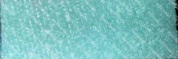 Ficha técnica moqueta Velvedis: composición 100% poliéster, peso 650 gr/m², ancho 200 cm, certificación Fire Resistant