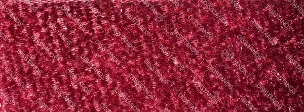 Ficha técnica moqueta Velvedis: composición 100% poliéster, peso 650 gr/m², ancho 200 cm, certificación Fire Resistant
